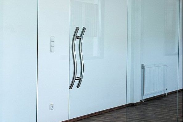 La imagen tiene un atributo ALT vacío; su nombre de archivo es CORREDERA-COLGANTE-INOX01.jpg